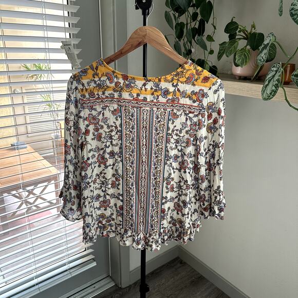 Chic Bohemian Floral Blouse - Picture 2 of 6